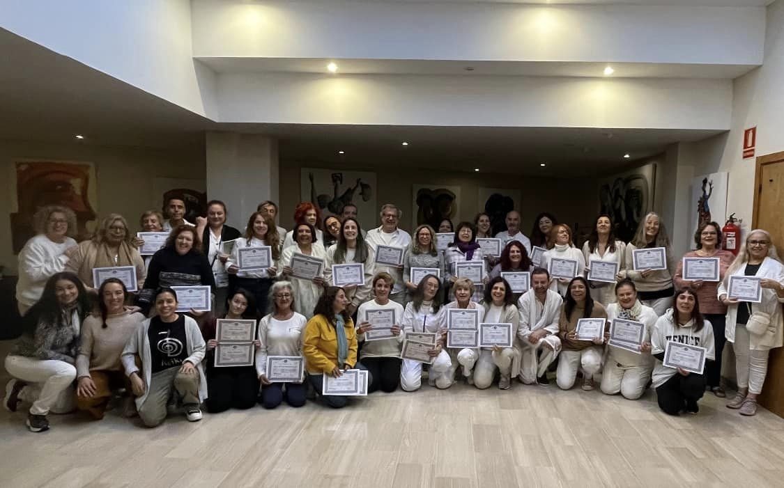 Grupo de alumnos certificados en formación Reiki
